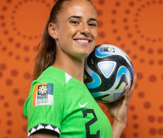 Ashleigh Plumptre Biography